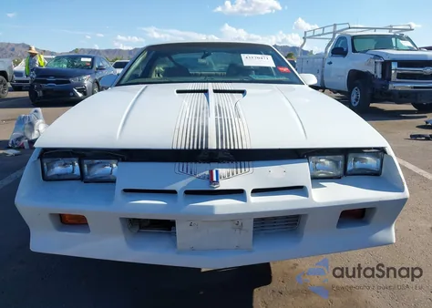 1983 Chevrolet Camaro из США, поврежденный, VIN 1G1AP87H3DL162843